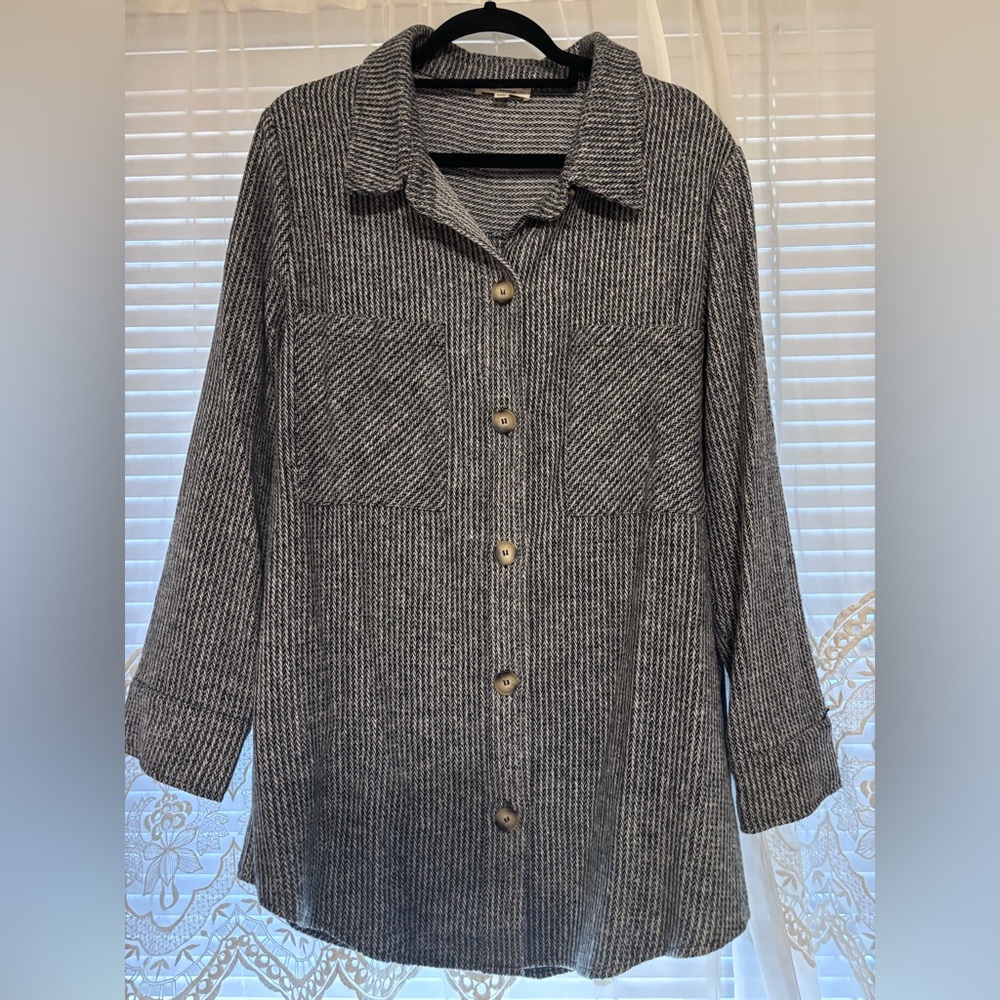 Eesome Black and White Patterned Lightweight Shacket